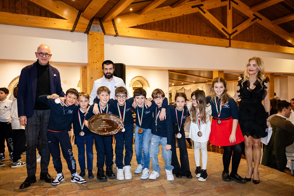 LA CENA SOCIALE DEL CLUB VELA PORTOCIVITANOVA SI TRASFORMA IN UNA PASSERELLA DI STELLE DELLA VELA